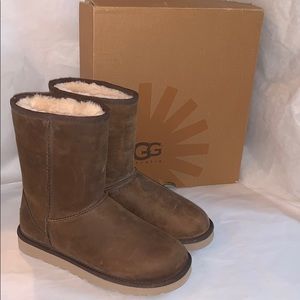✨ BRAND NEW Classic Short Leather Authentic UGGs ✨